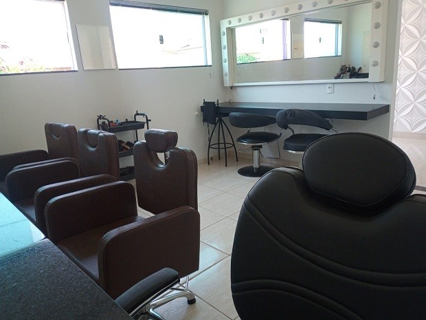 Interior do salão Estética e Bem-Estar em Bom Despacho (MG): primeira microfranquia Embelleze Pro (Foto: Divulgação)
