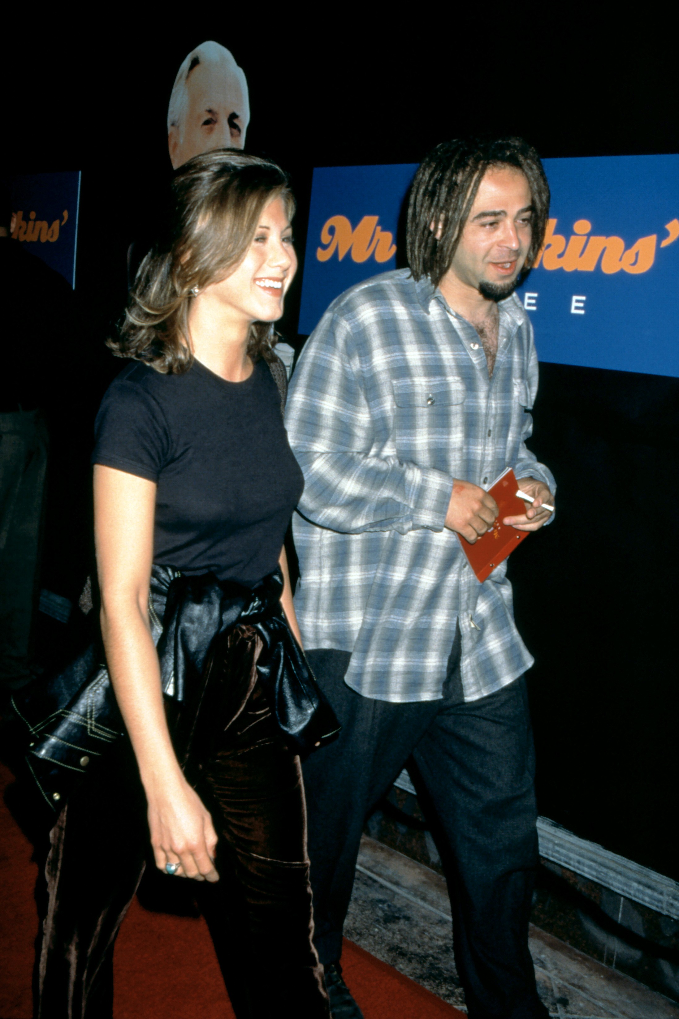 Jennifer Aniston e Adam Duritz na época em que tiveram um affair, em 1995 (Foto: Getty Images)