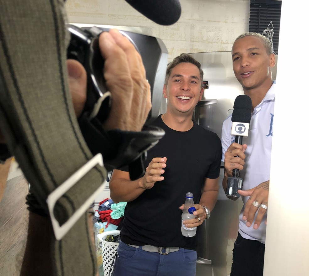 Deyverson, do Palmeiras, abriu seu apartamento a Ivan MorÃ©, do Globo Esporte SP â€” Foto: Carol Andrade