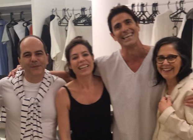 Reynaldo Gianecchini com a equipe de figurino de A Dona do Pedaço (Foto: Reprodução/Instagram)