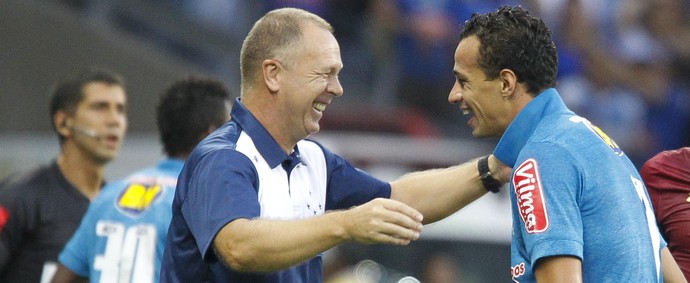 Mano comemora a volta dos gols de Leandro Damião: Tem qualidade