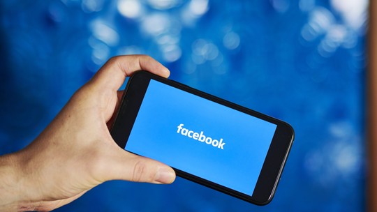 Advogada quer R$ 100 mil de indenização do Facebook por causa de perfil fake