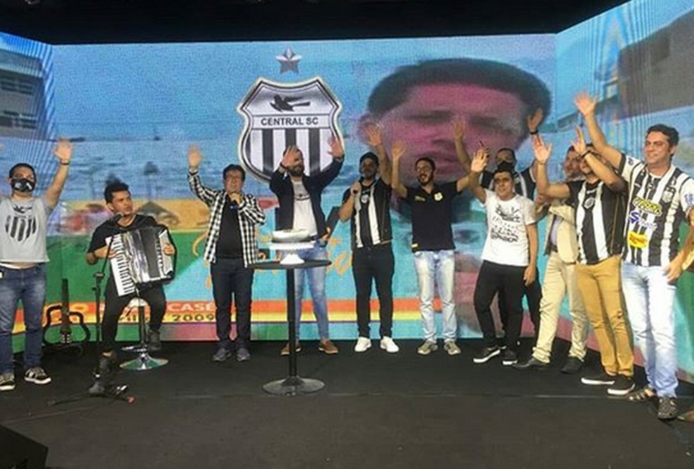 Live do Central contou com artistas de Caruaru — Foto: Reprodução