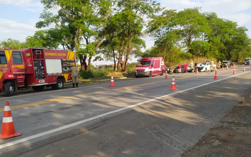 Acidente deixa sete mortos na BR-040, em Cristalina, Goiás — Foto: Divulgação/Corpo de Bombeiros