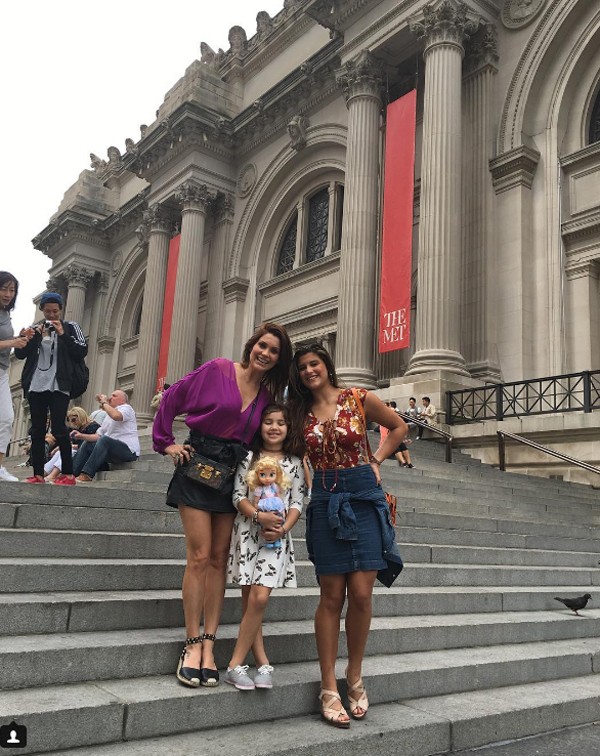 Flavia Alessandra posa para foto com as filhas (Foto: Reprodução / Instagram)
