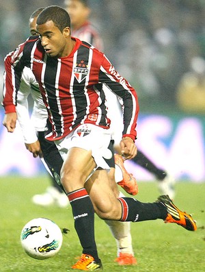 Lucas na partida do São Paulo contra o Coritiba (Foto: Hedeson Alves / Vipcomm)