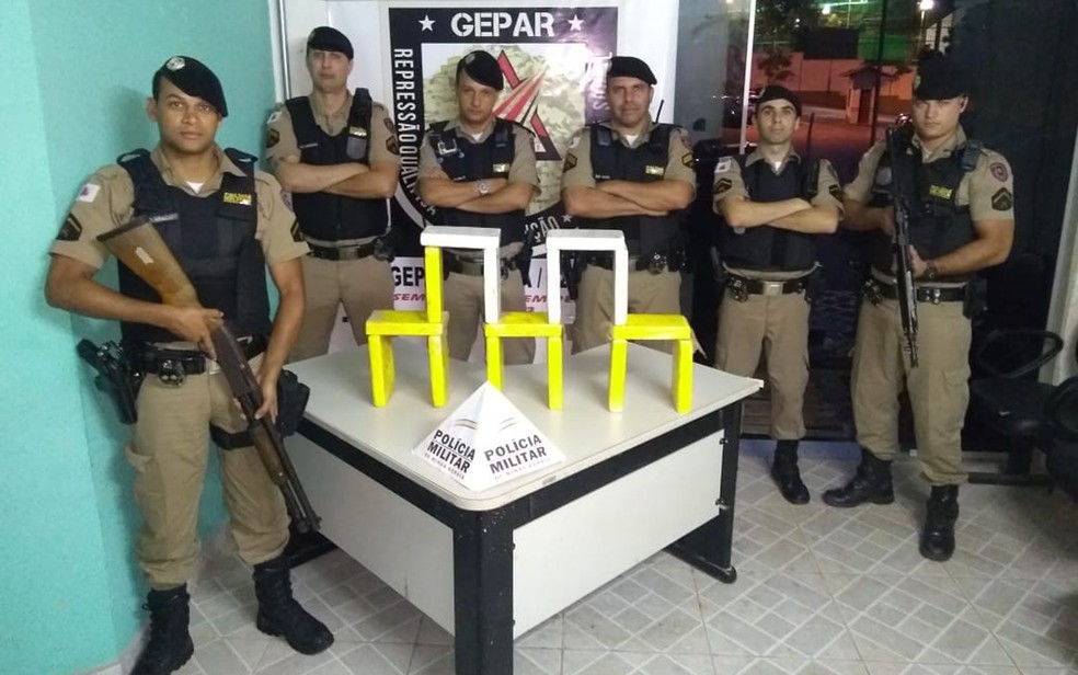 Pasta base é apreendida na Favela do Cafezal — Foto: Polícia Militar/Divulgação