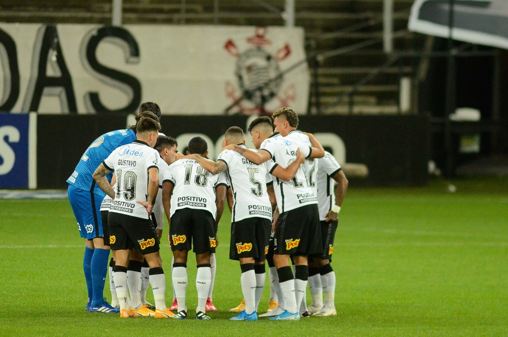 Surto liga alerta no Corinthians, que pode perder grupo com sintomas por até quatro jogos