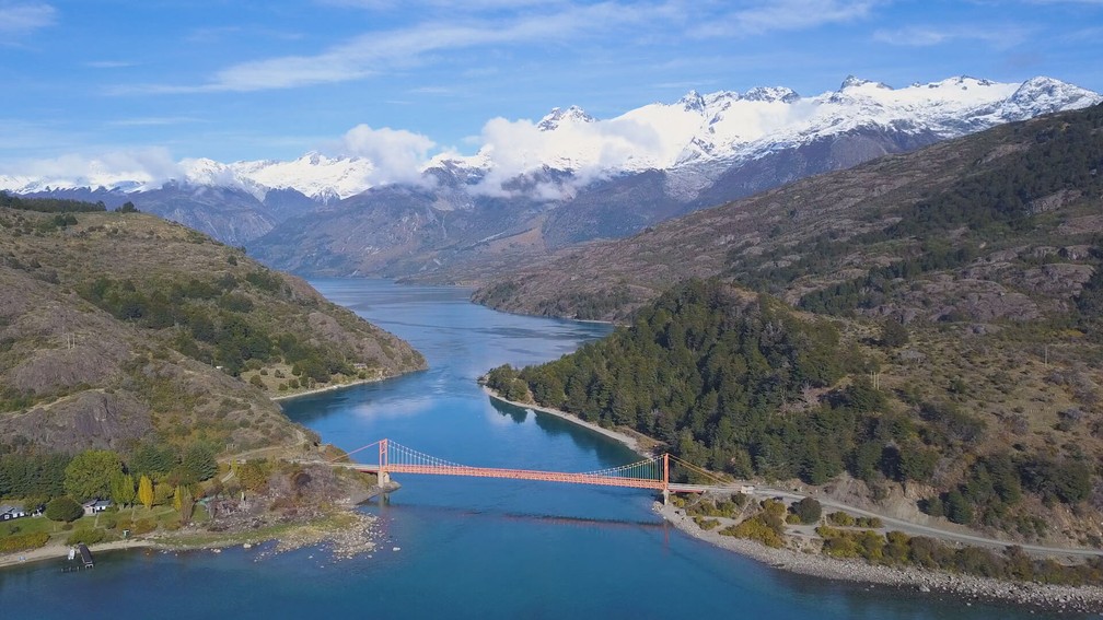 Ponte Pênsil, uma das maiores da Carretera Austral, no sul do Chile — Foto: Globo Repórter