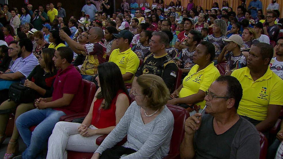 AuditÃ³rio Capiba, na sede da Prefeitura do Recife, ficou lotado de representantes da Ã¡rea de cultura (Foto: ReproduÃ§Ã£o/TV Globo)