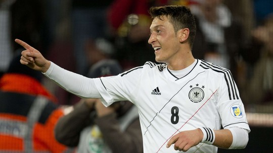 Campeão da Copa do Mundo em 2014, Mesut Özil se aposenta do futebol