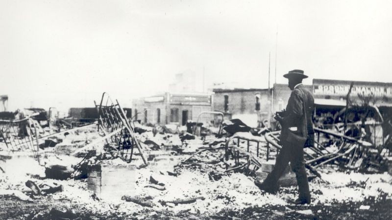 BBC - Outrora vibrante, a região ficou reduzida a escombros (Foto: OKLAHOMA HISTORICAL SOCIETY)