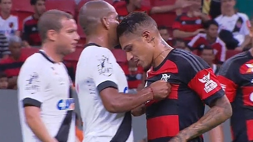 Rodrigo provoca Guerrero em clássico em Brasília — Foto: Reprodução