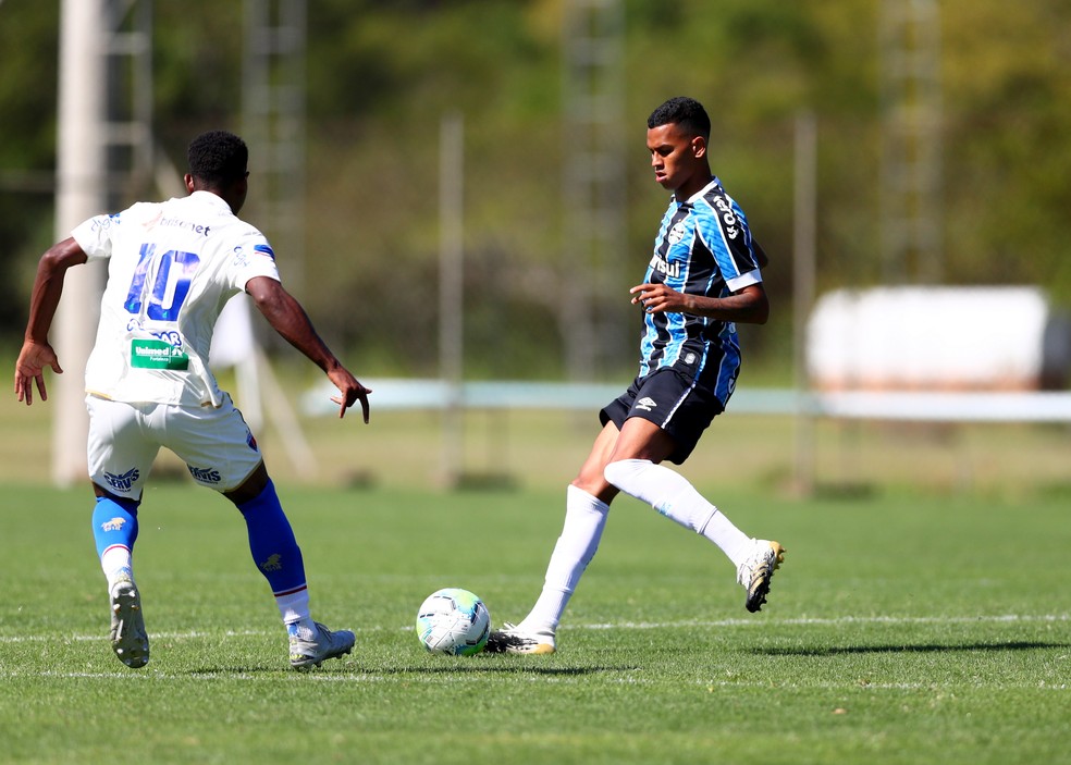 Inscrito na Libertadores, destaque do sub-23 encaminha renovação com Grêmio após consultas