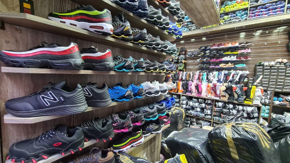 Apreensão de calçados falsificados em shopping popular do Brás — Foto: Divulgação Receita Federal