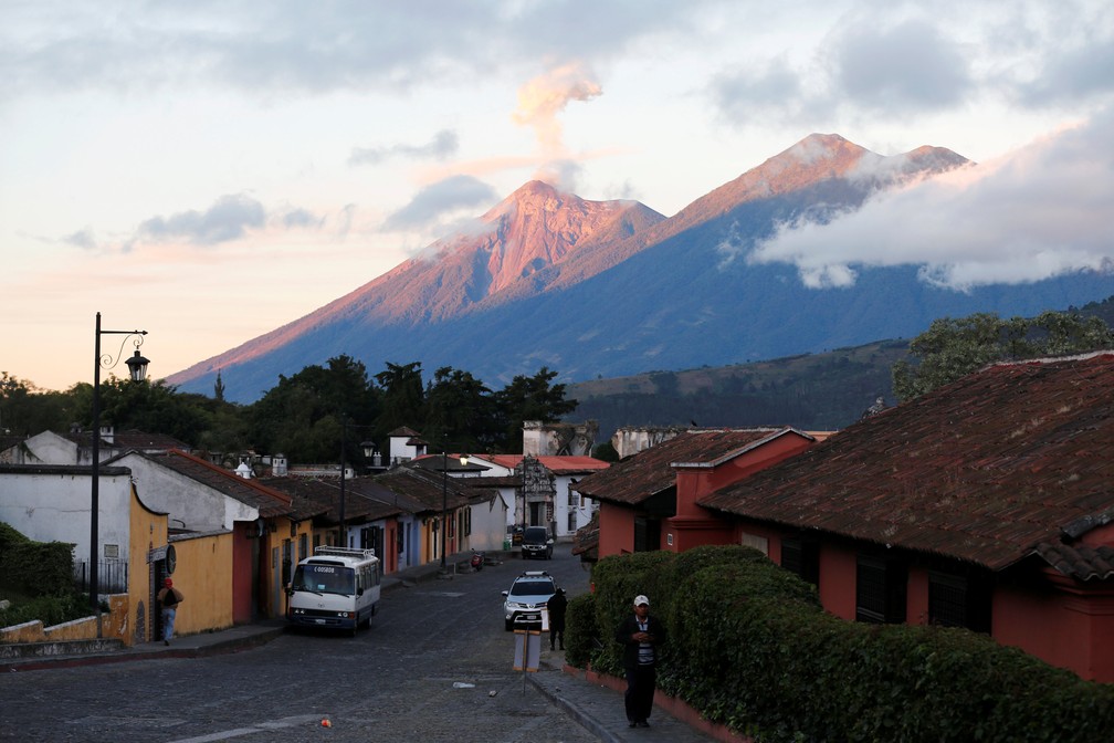 Vulcão de Fogo, na Guatemala, entrou em nova fase eruptiva em novembro de 2018 — Foto: Jose Cabezas/Reuters