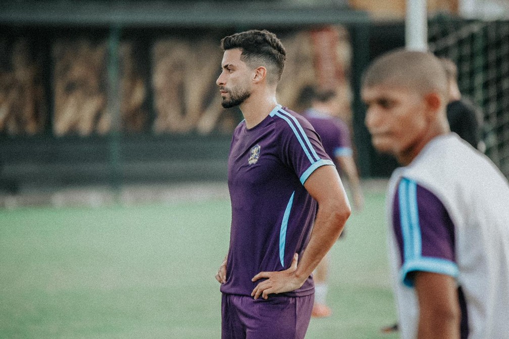 Campeão da Copinha pelo Timão, zagueiro do Retrô lembra bronca de Tite
