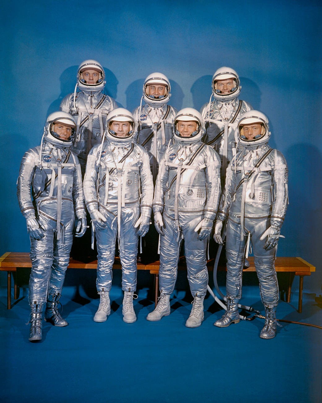 Os astronautas do Projeto Mercury. Orimeira fileira, da esquerda para a direita: Walter M. Schirra, Jr., Donald K. 