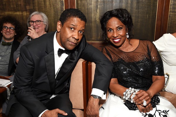 O ator Denzel Washington com a esposa, Pauletta Washington, na cerimônia da AFI Life Achievement Award em homenagem a ele (Foto: Getty Images)
