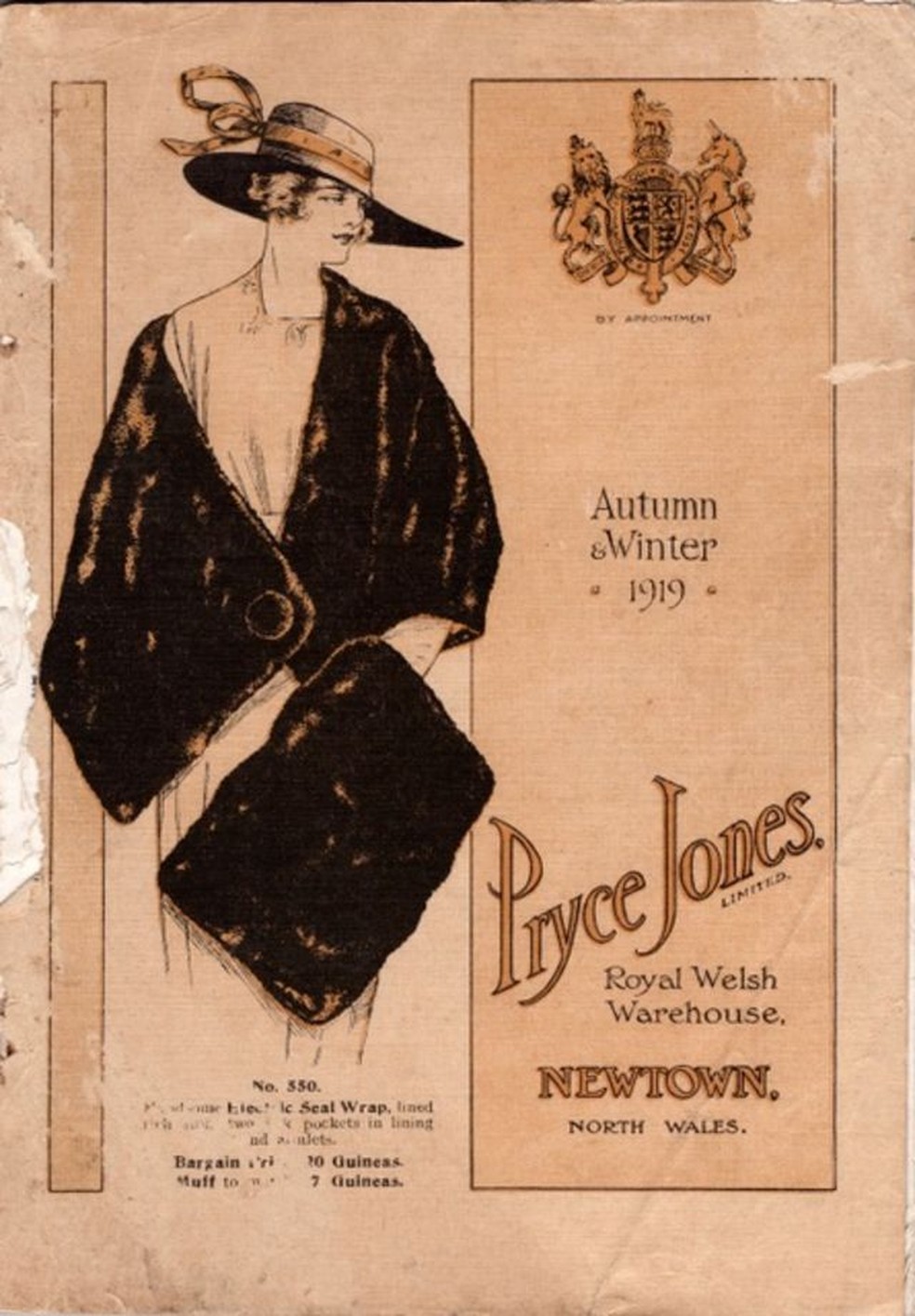 O catálogo da Pryce Jones incluía roupas que estavam na moda. — Foto: NEWTOWN TEXTILE MUSEUM via BBC