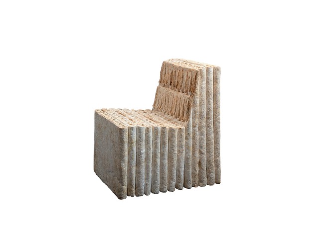 Micélio de cogumelo e fibras de cânhamo compõem a cadeira MYX, do dinamarquês Jonas Edvard, projeto sustentável (Foto: Anders Sune Berg / Divulgação)