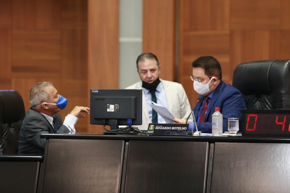 Deputados aprovaram em 1ª votação projeto de lei que obriga uso de máscara para moradores em Mato Grosso — Foto: Angelo Varela/ALMT