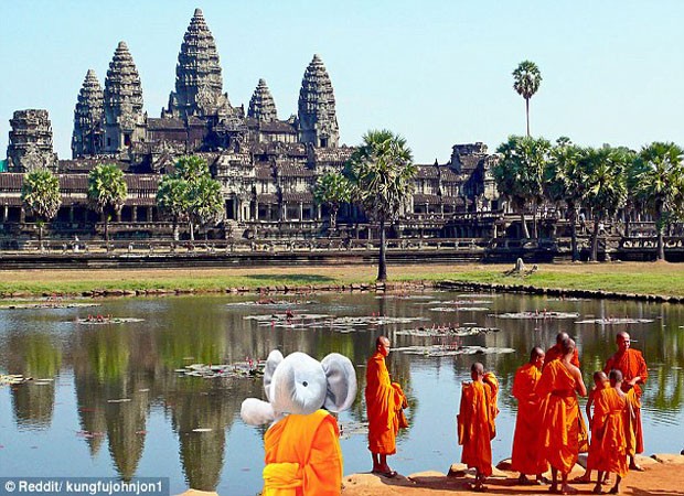 Elefante de pelúcia apareceu em templo budista (Foto: Reprodução)