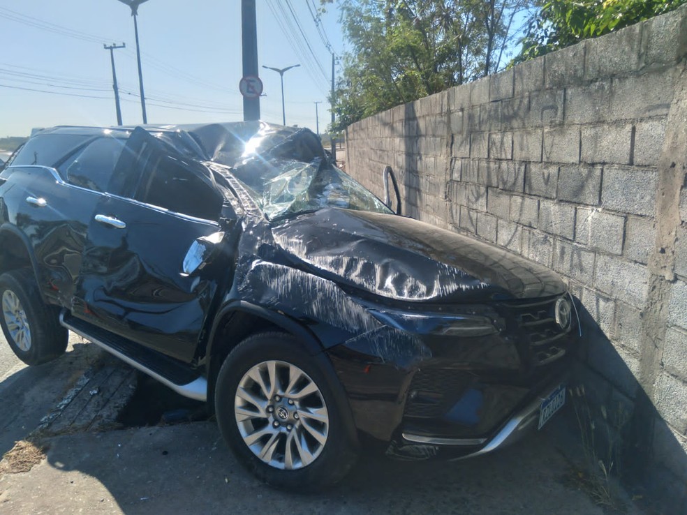 Cantor Vicente Nery sofre acidente de carro em Fortaleza. — Foto: Reprodução