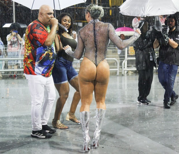 Juju Salimeni em ensaio da X-9 Paulistana (Foto: Patrícia Devoraes/Brazil News)