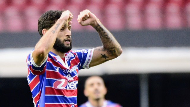 Juninho Capixaba comemora o gol em São Paulo x Fortaleza