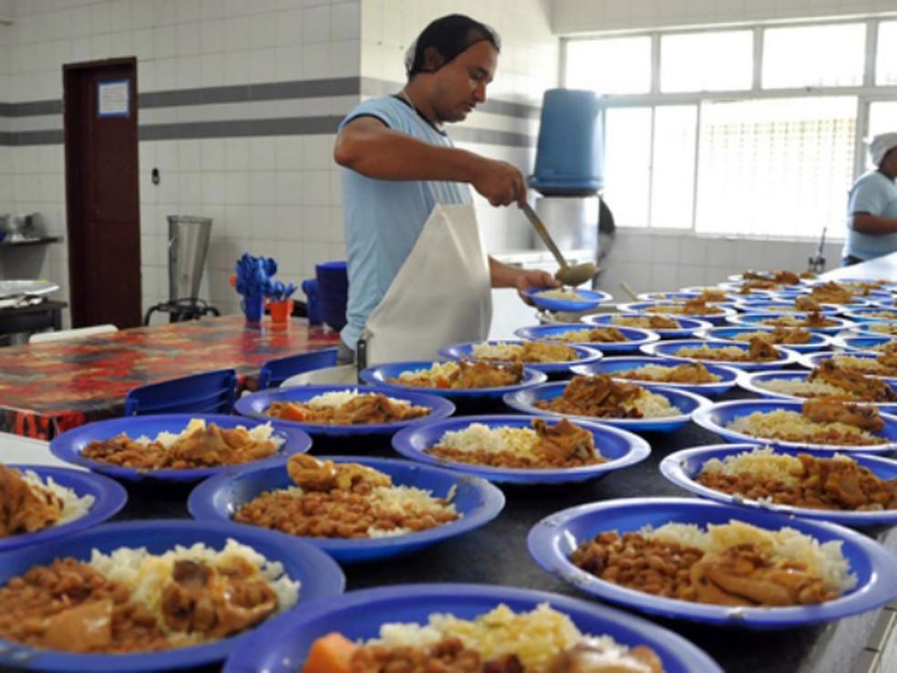 Resultado de imagem para Escolas públicas vão passar a comprar merenda por meio de cartão bancário