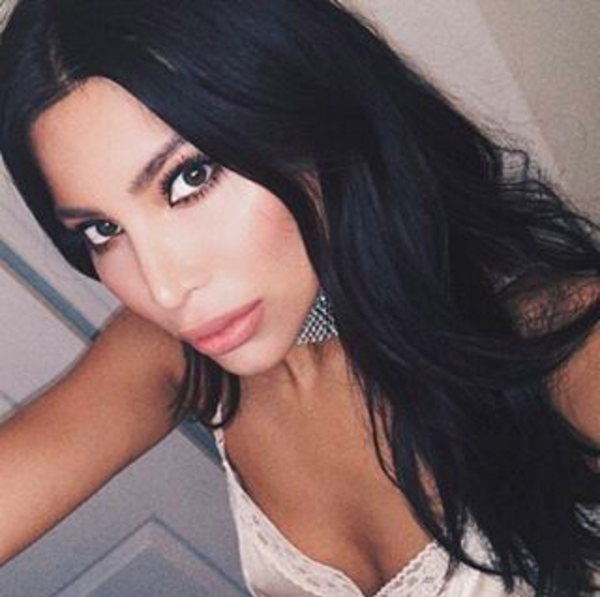 A modelo Kamilla Osman poderia se habilitar ao cargo de sósia de Kim Kardashian (Foto: Instagram)