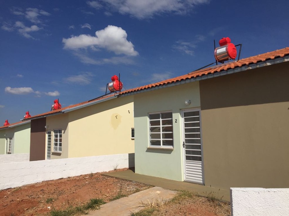 Residências da CDHU na cidade de Irapuru — Foto: Júnior Paschoalotto/TV Fronteira