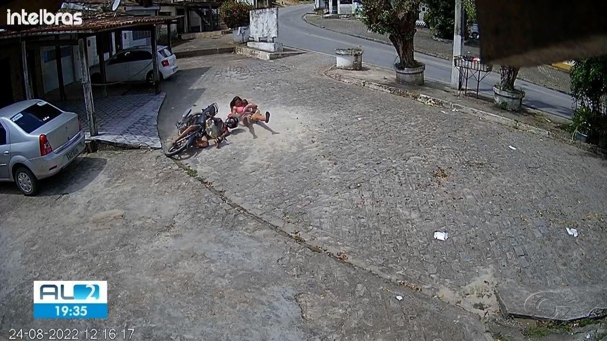 VÍdeo Criança De Um Ano Que Sofreu Acidente De Moto Com Mãe E Tio Em