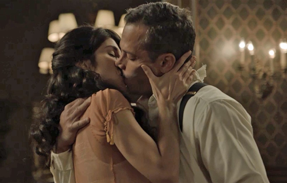 Que beijão, Braséeel! (Foto: TV Globo)