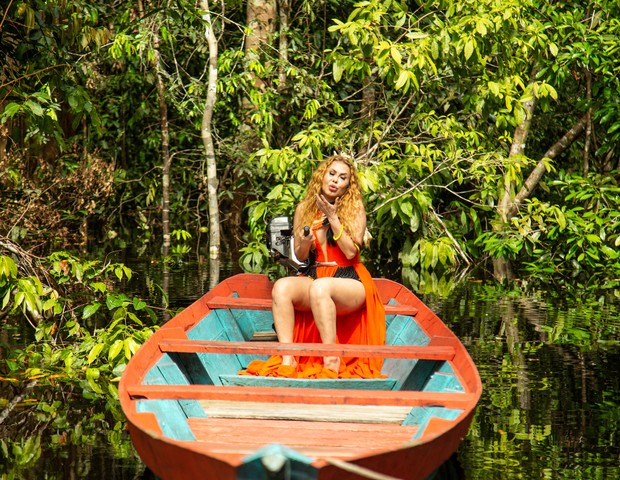 Joelma grava clipe na Amazônia (Foto: Felipe Cacique/Divulgação )