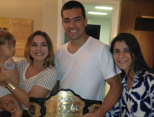 Lyoto Machida e esposa recepcionam Regiane Alves em Belém | combate.com