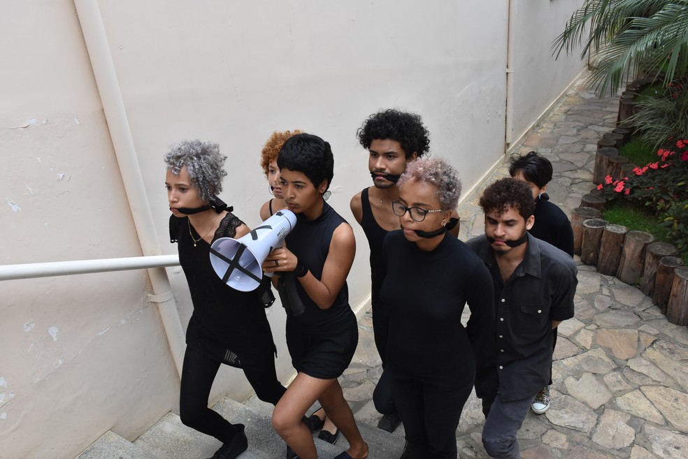 Todos os professores estavam vestidos de preto. (Foto: Anderson Oliveira/ Blog do Anderson)