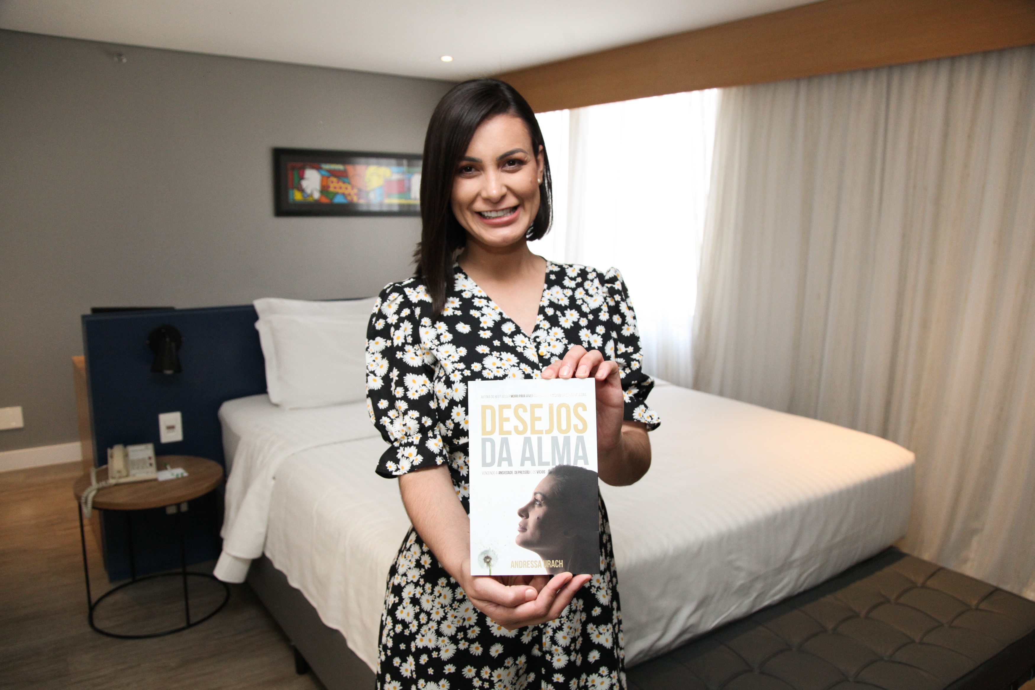 Andressa Urach relata em livro como fez para se manter longe do sexo e drogas após conversão (Foto: Thais Aline/Agência Fio Condutor)