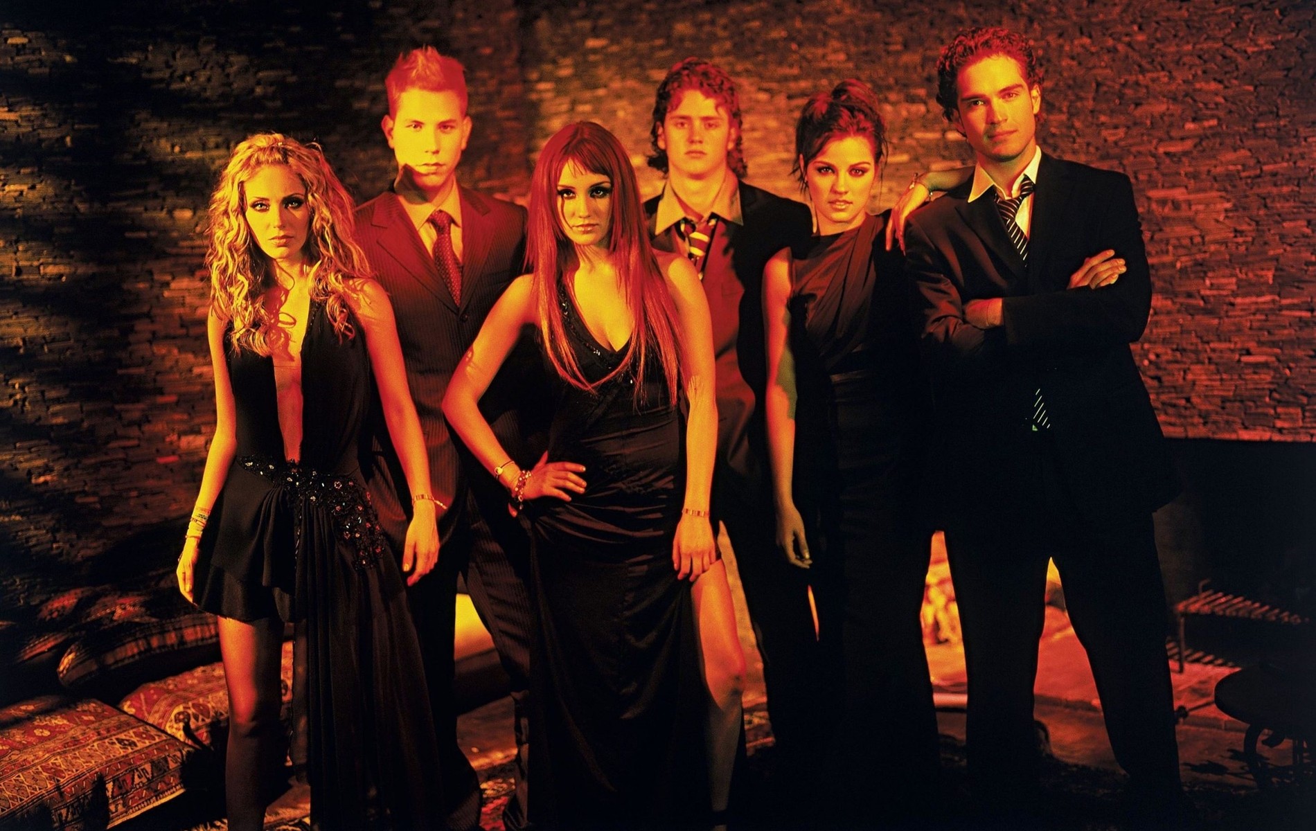 Ingressos para RBD esgotados: por que fãs adultos seguem tão apaixonados por Rebelde?