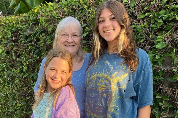 A mãe e as duas filhas da atriz Jodie Sweetin (Foto: Reprodução / Instagram)