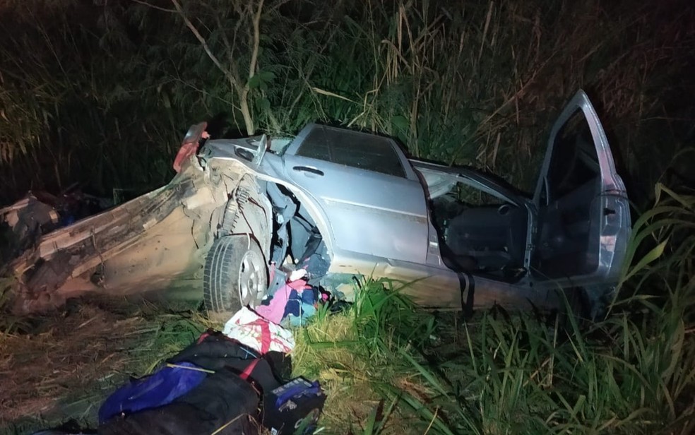 Avô e neto morrem após acidente na BR-153, em Jaraguá — Foto: Divulgação/PRF