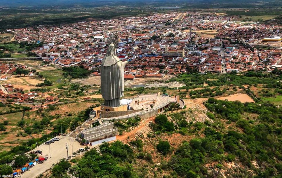 Estátua de Santa Rita de Cássia, em Santa Cruz — Foto: Canindé Soares