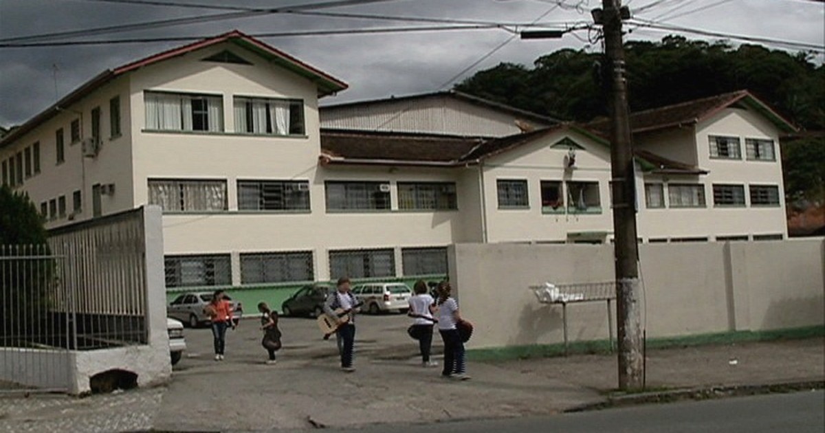 G1 - Cemitério de gatos em SC esconde história de atriz, da fama à clausura  - notícias em Santa Catarina