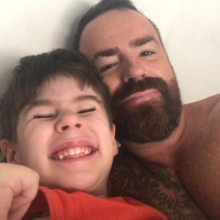 Leniel Borel e o filho, Henry (Foto: Reprodução / Instagram)