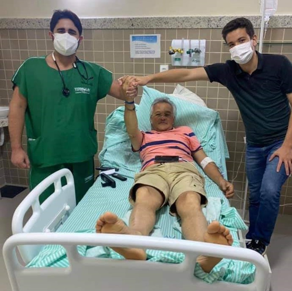 Vice-prefeito de Juazeiro do Norte deixa hospital após sofrer ataque de mais de 300 abelhas — Foto: Arquivo pessoal