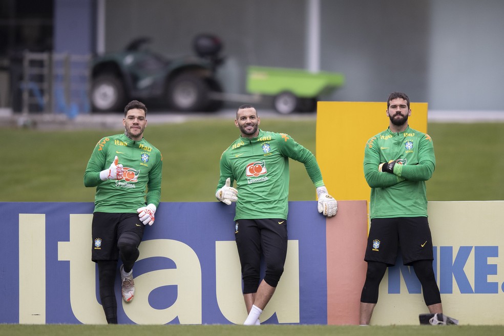 Ederson, Weverton e Alisson, goleiros da Seleção — Foto: Lucas Figueiredo / CBF