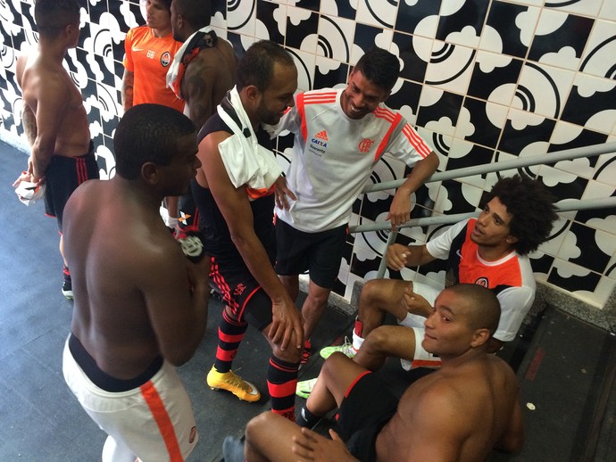 Após amistoso, jogadores de Shakhtar e Flamengo ficam na resenha