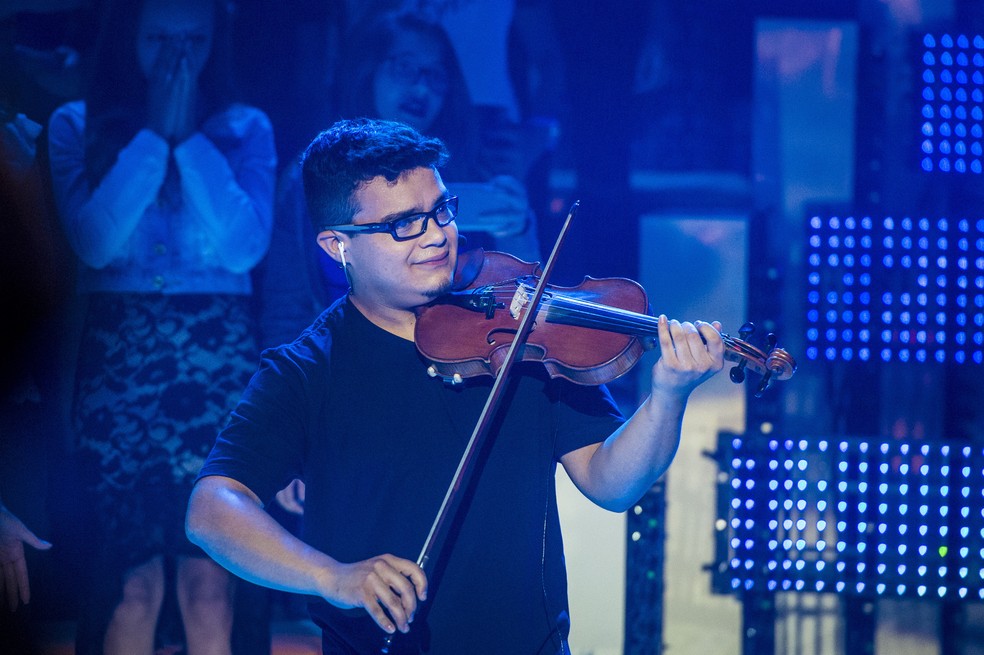 Violinista Wellington no Caldeirão (Foto: João Cotta/Globo )