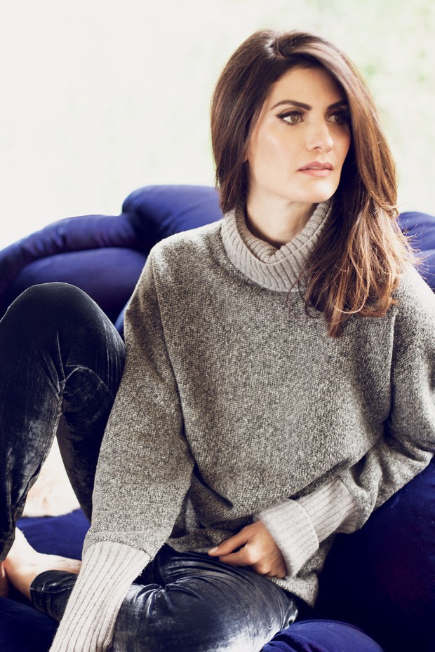 Isabella Fiorentino veste suéter (R$ 589) e calça (R$ 439), ambos da sua segunda coleção em colaboração com o OQVestir (Foto: Divulgação, Higor Bastos e Nicole Fialdini )